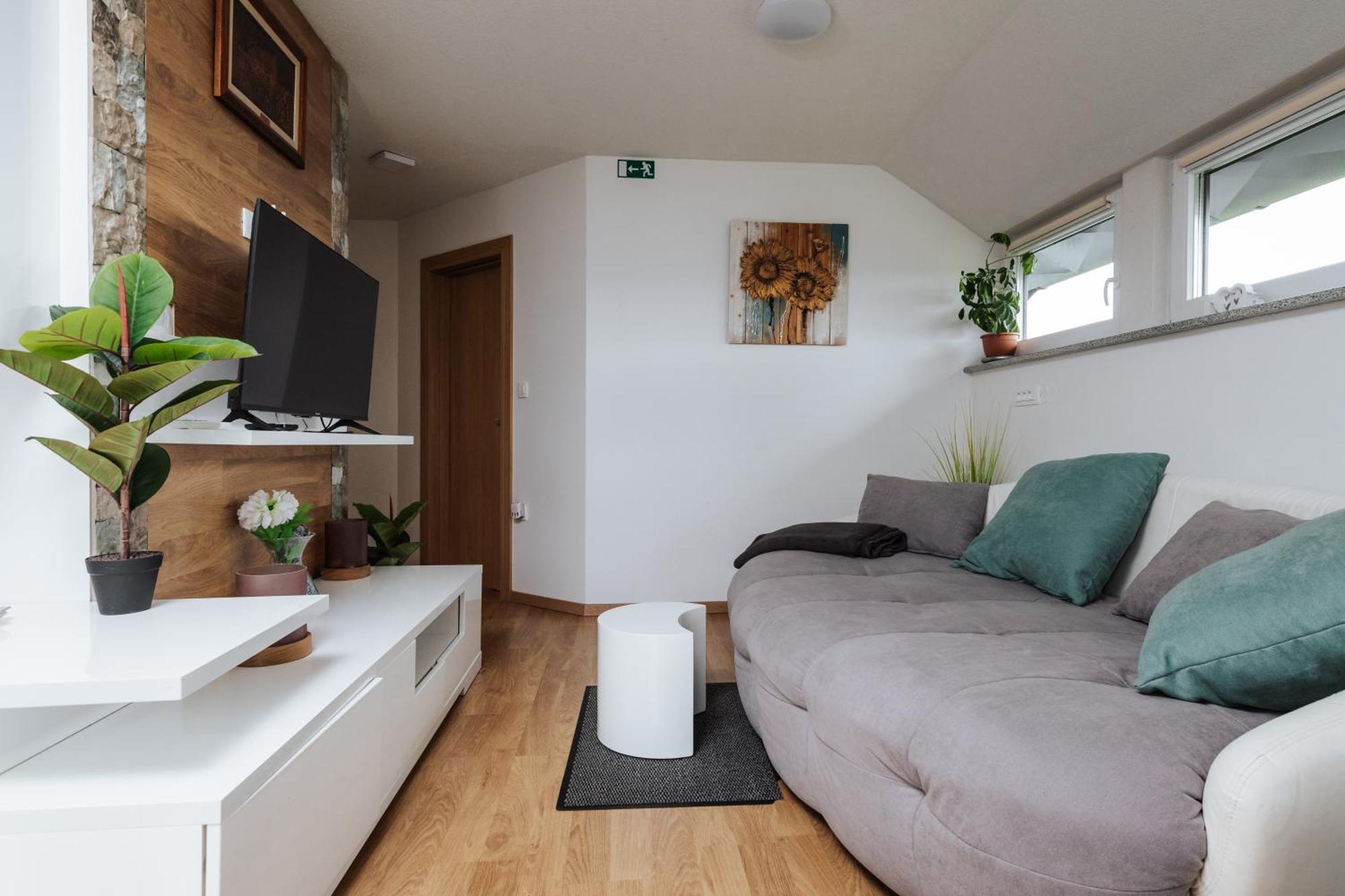 Tanja S Holiday Home In Nature With Sauna And Hot Tub Gorica pri Slivnici Exterior photo